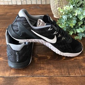 NIKE Metcon 3 Athletic Trainers, 7